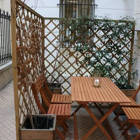 Petit Bijou Dans Le Centre De * Paris